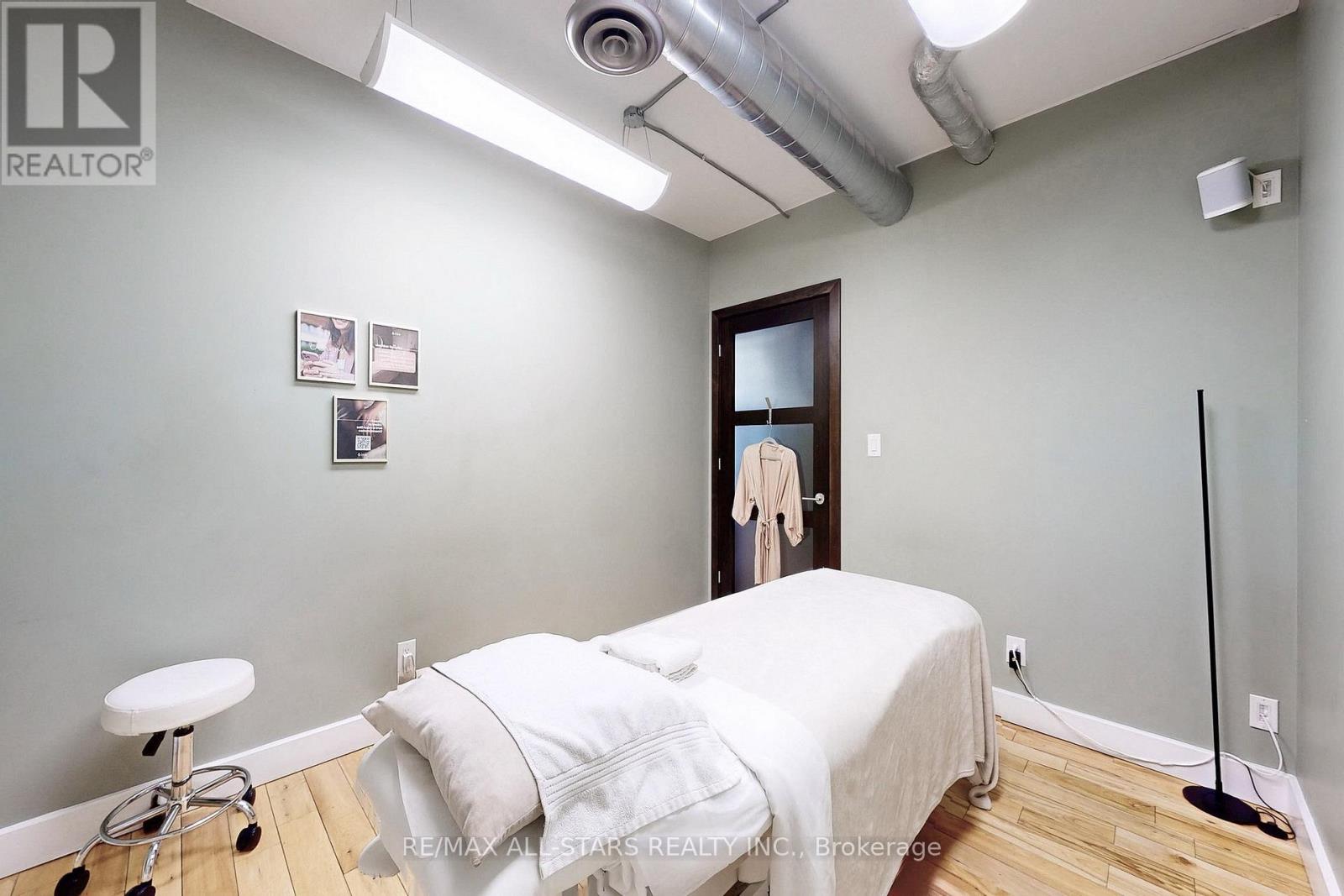 300 - 1269 Dundas Street W, Toronto, Ontario  M6J 1H1 - Photo 22 - C12815198