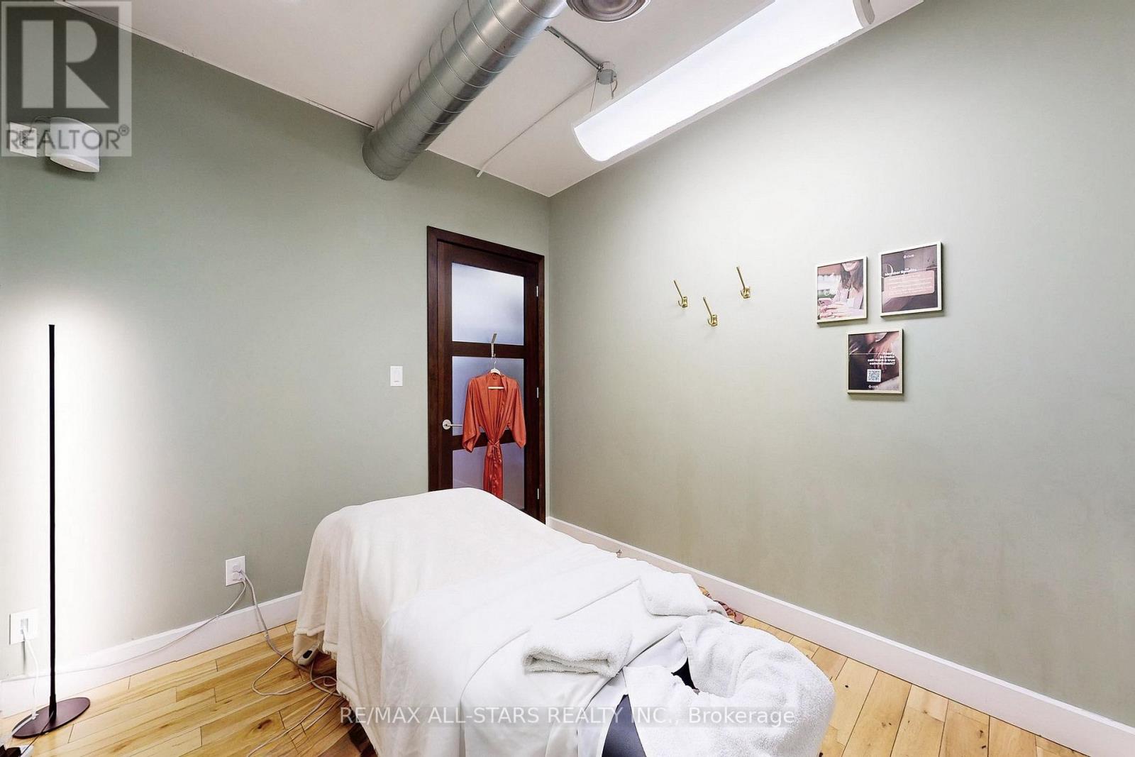 300 - 1269 Dundas Street W, Toronto, Ontario  M6J 1H1 - Photo 18 - C12815198