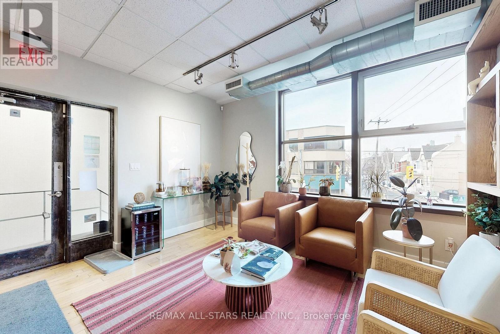 300 - 1269 Dundas Street W, Toronto, Ontario  M6J 1H1 - Photo 4 - C12815198