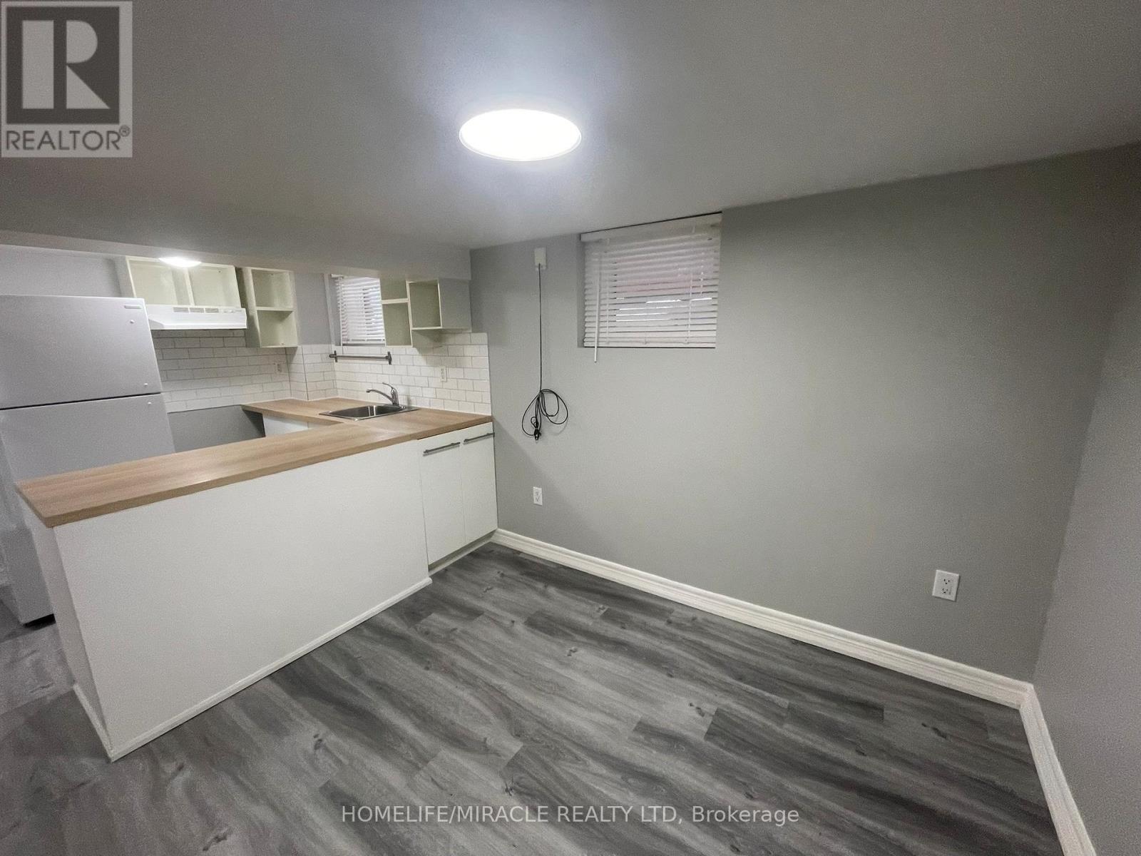 7 - 78 Fifth Street S, Toronto, Ontario  M8V 2Z3 - Photo 8 - W12804376