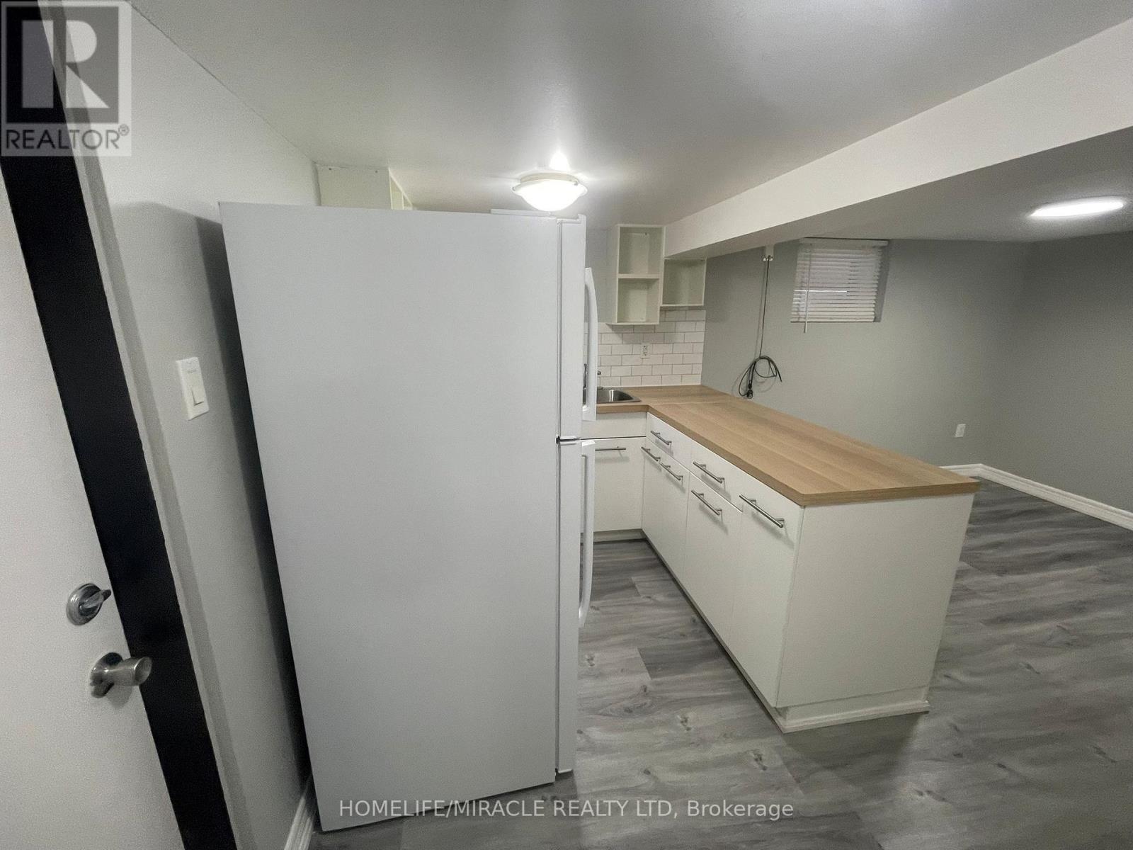 7 - 78 Fifth Street S, Toronto, Ontario  M8V 2Z3 - Photo 2 - W12804376