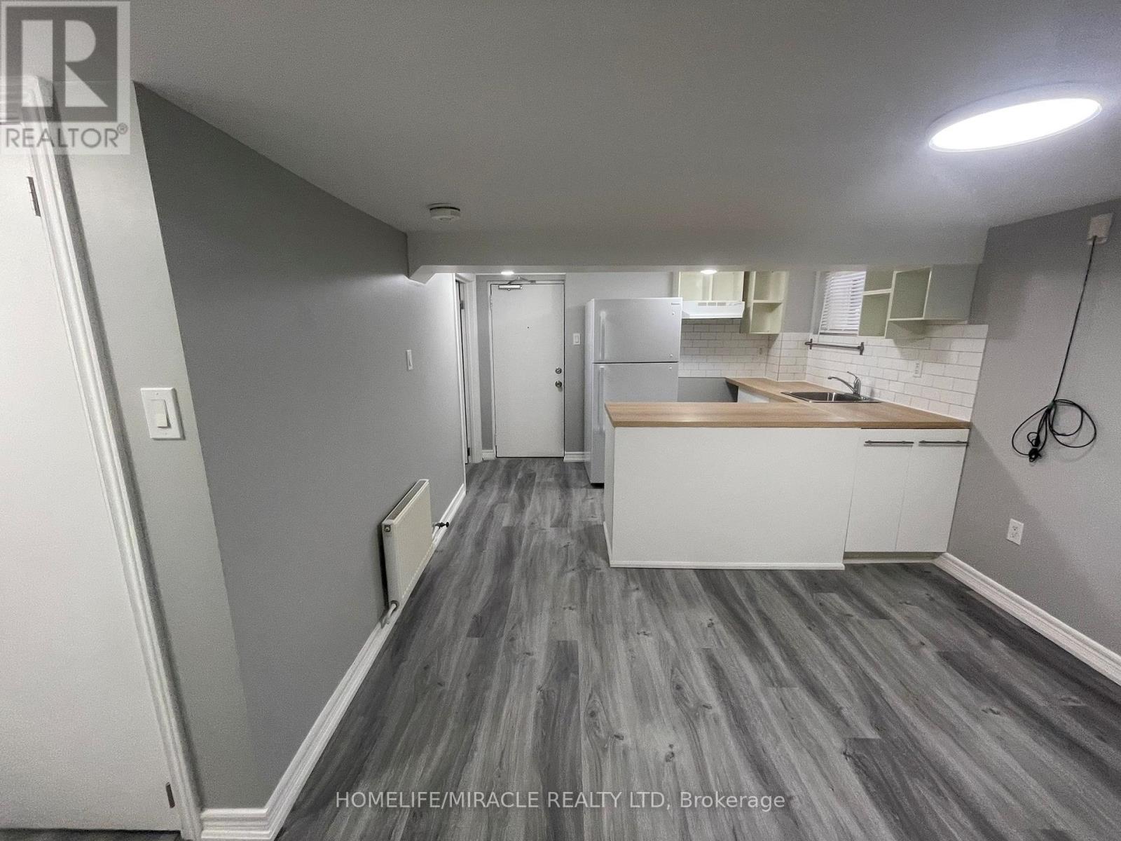 7 - 78 Fifth Street S, Toronto, Ontario  M8V 2Z3 - Photo 4 - W12804376