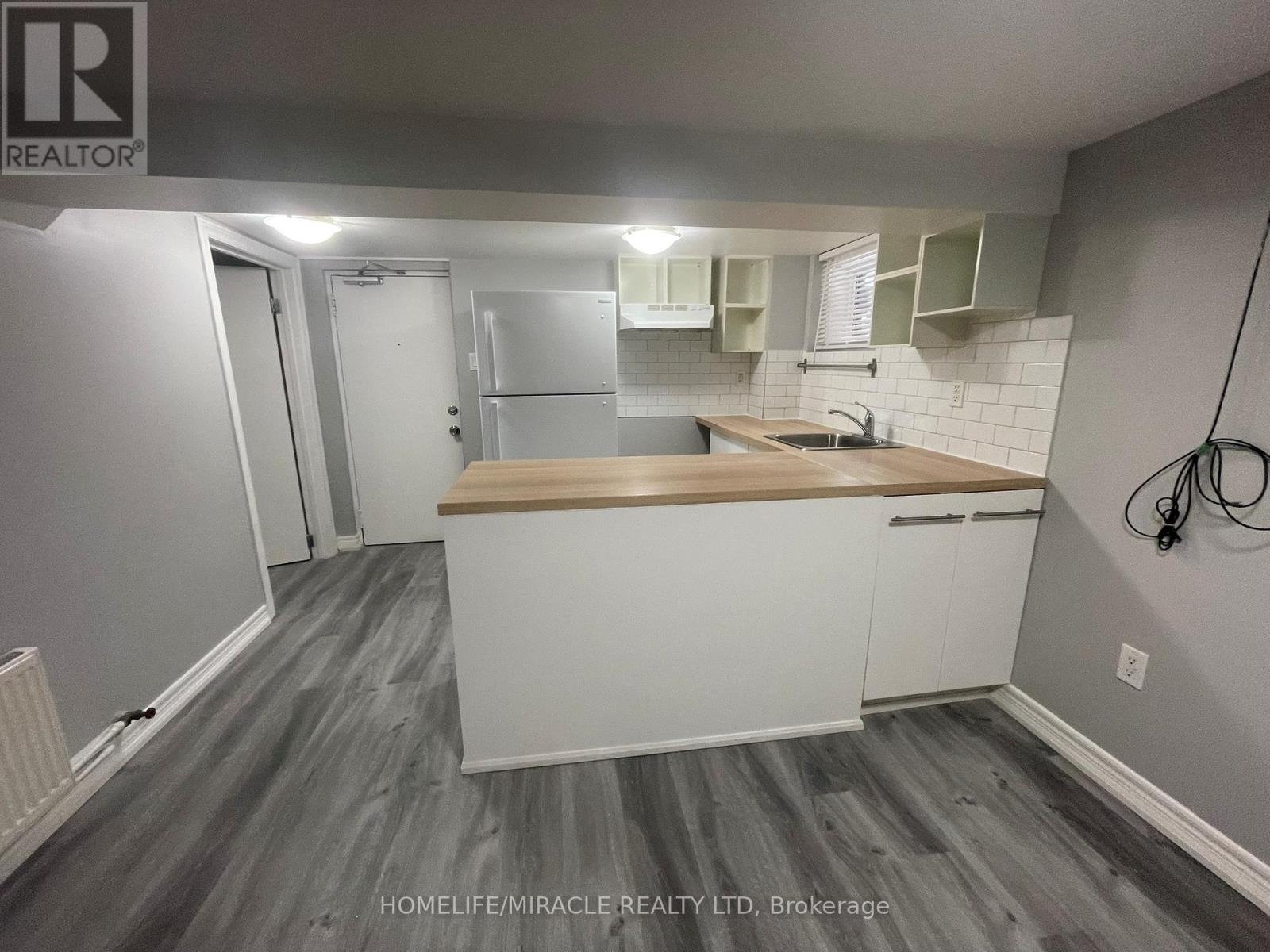 7 - 78 Fifth Street S, Toronto, Ontario  M8V 2Z3 - Photo 7 - W12804376