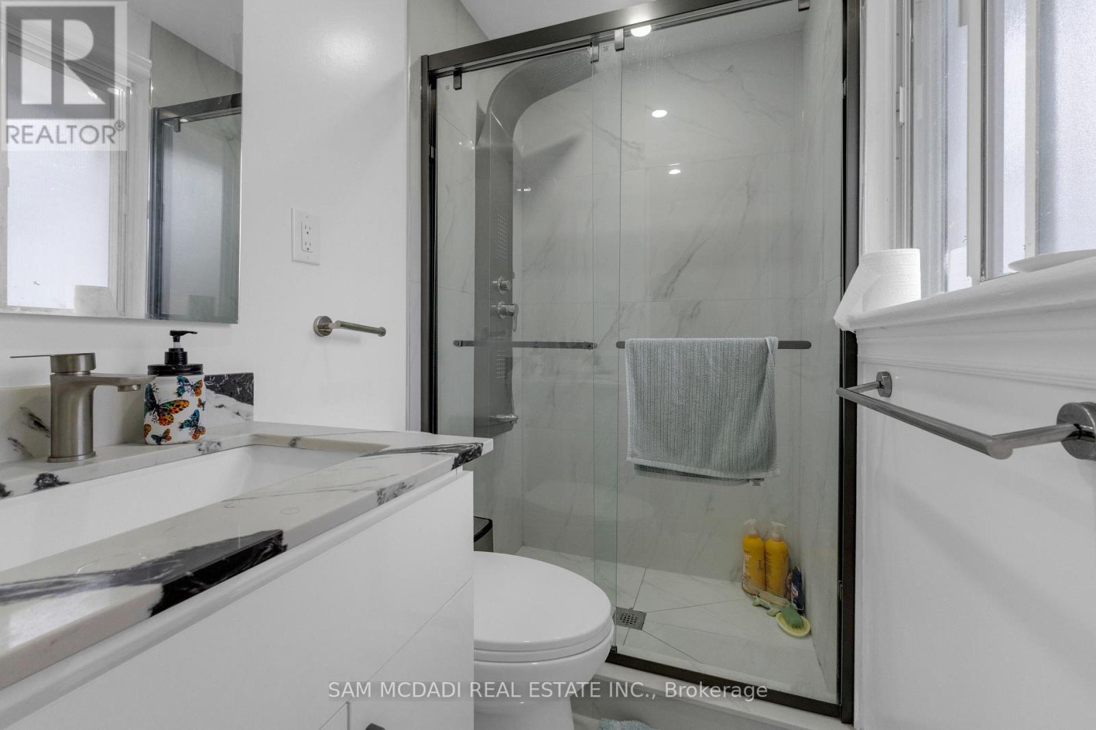 1235 Old River Road, Mississauga, Ontario  L5G 3G2 - Photo 12 - W12816694