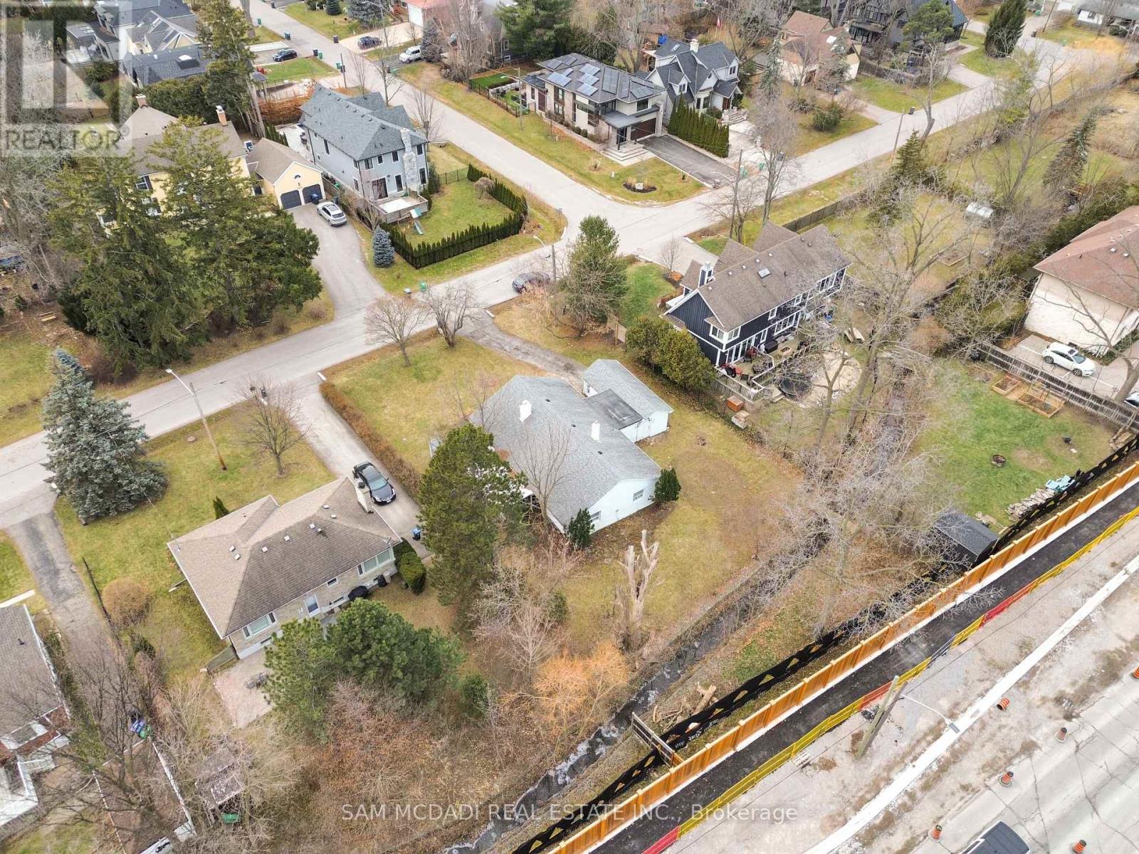 1235 Old River Road, Mississauga, Ontario  L5G 3G2 - Photo 22 - W12816694