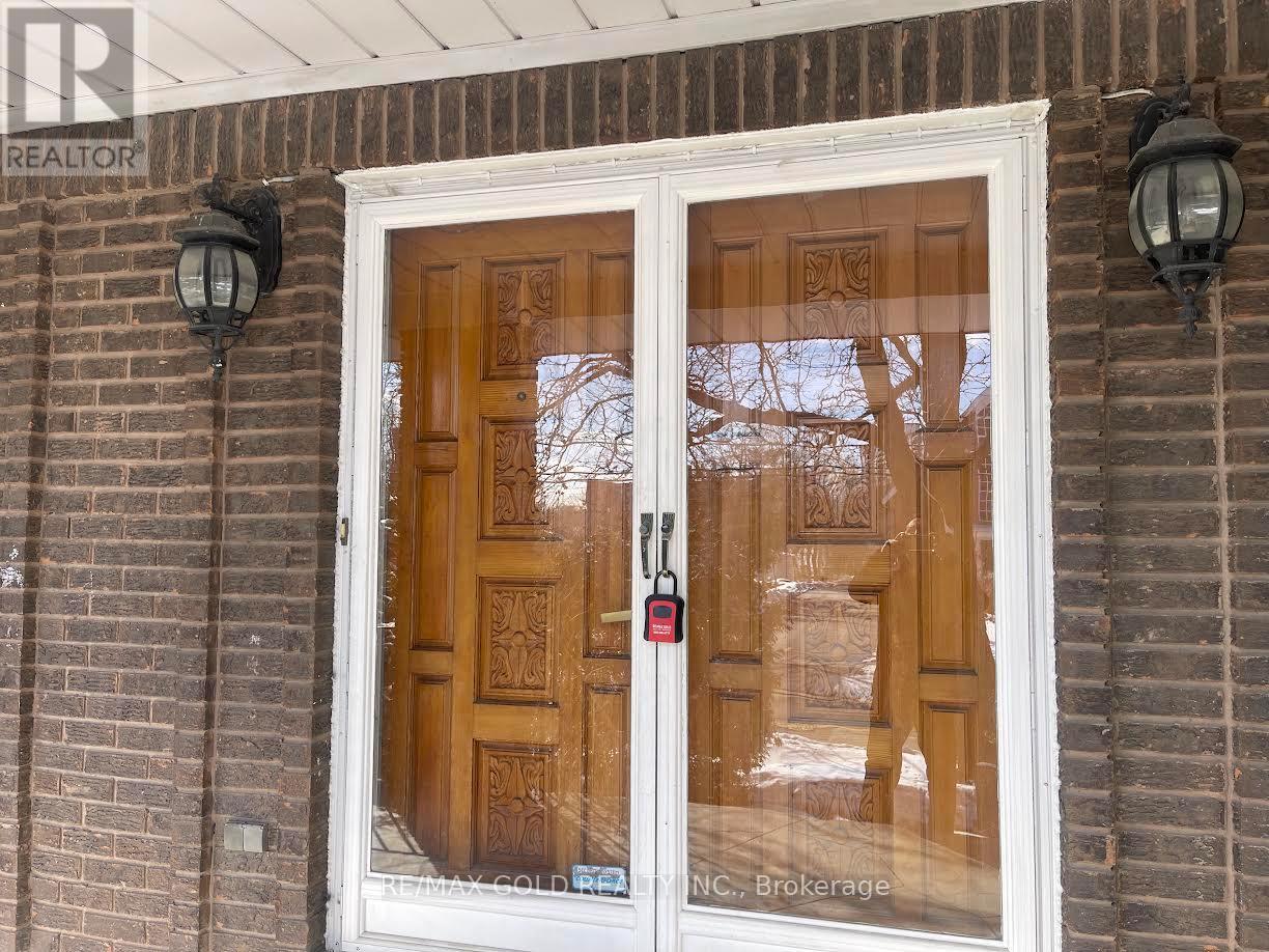 12 Kingsview Boulevard, Toronto, Ontario  M9R 1T6 - Photo 2 - W12816738