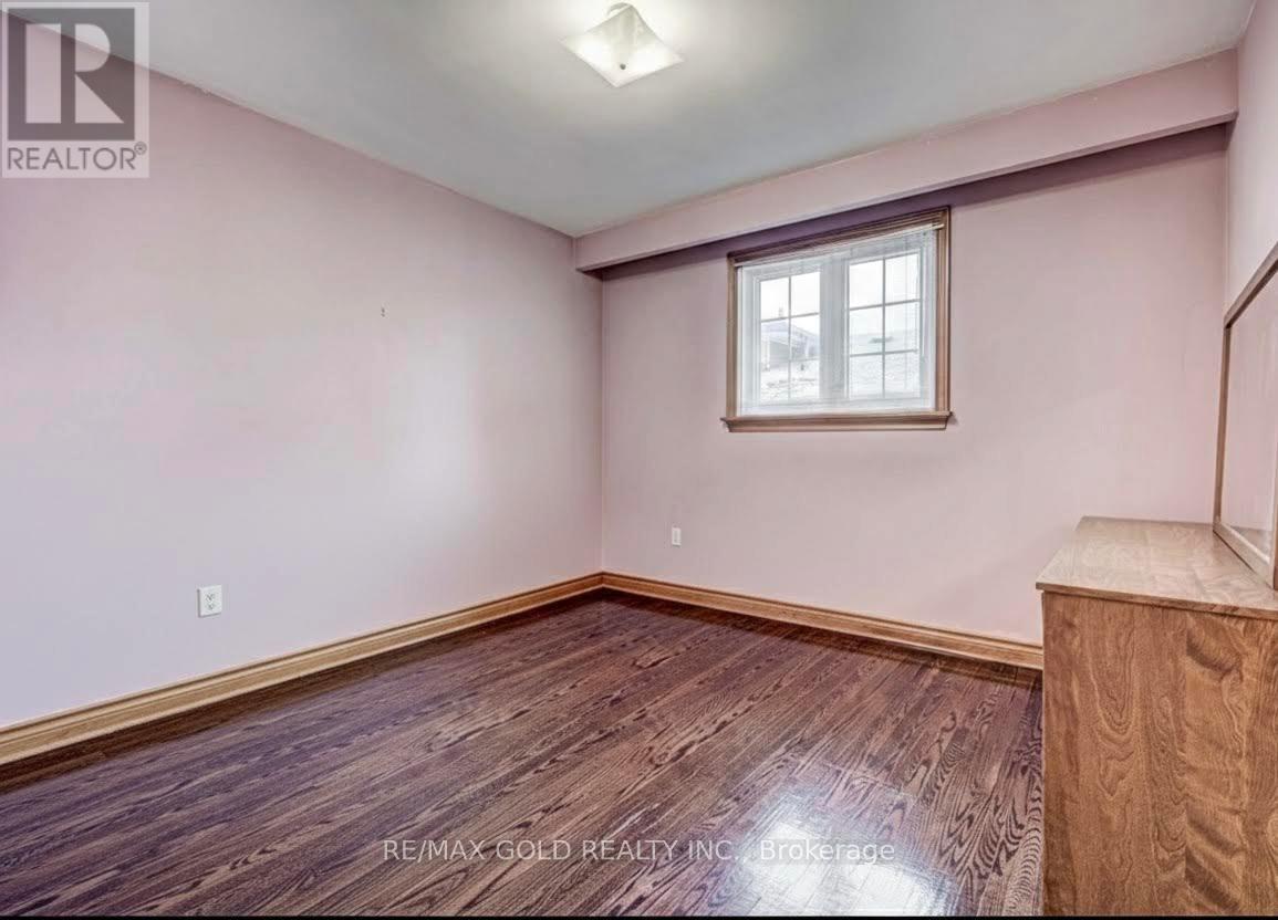 12 Kingsview Boulevard, Toronto (Kingsview Village-The Westway), Ontario  M9R 1T6 - Photo 7 - W12816738