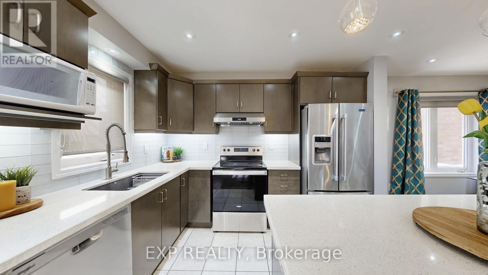 27 Leadenhall Road, Brampton, Ontario  L7A 4G4 - Photo 7 - W12816750