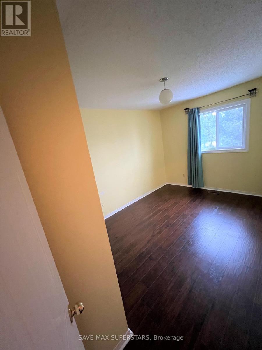 75 - 1484 Torrington Drive, Mississauga, Ontario  L5V 1Y2 - Photo 3 - W12816808