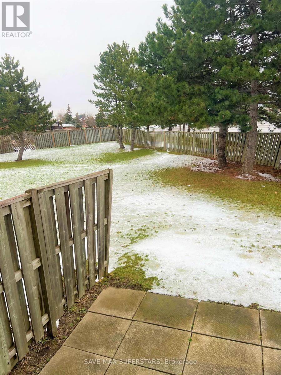 75 - 1484 Torrington Drive, Mississauga, Ontario  L5V 1Y2 - Photo 4 - W12816808