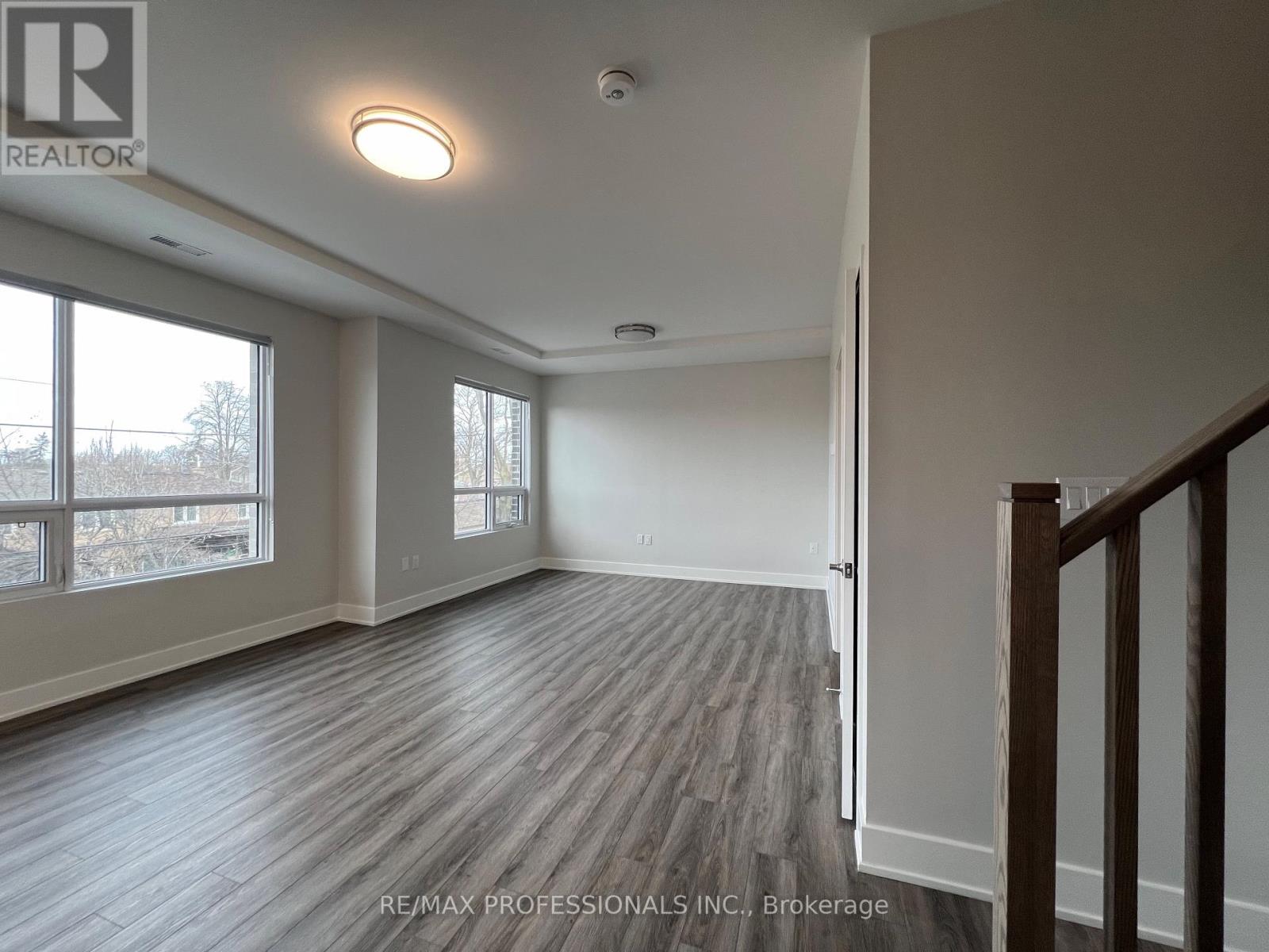 121 - 62 Dixfield Drive, Toronto, Ontario  M9C 3W1 - Photo 5 - W12816828