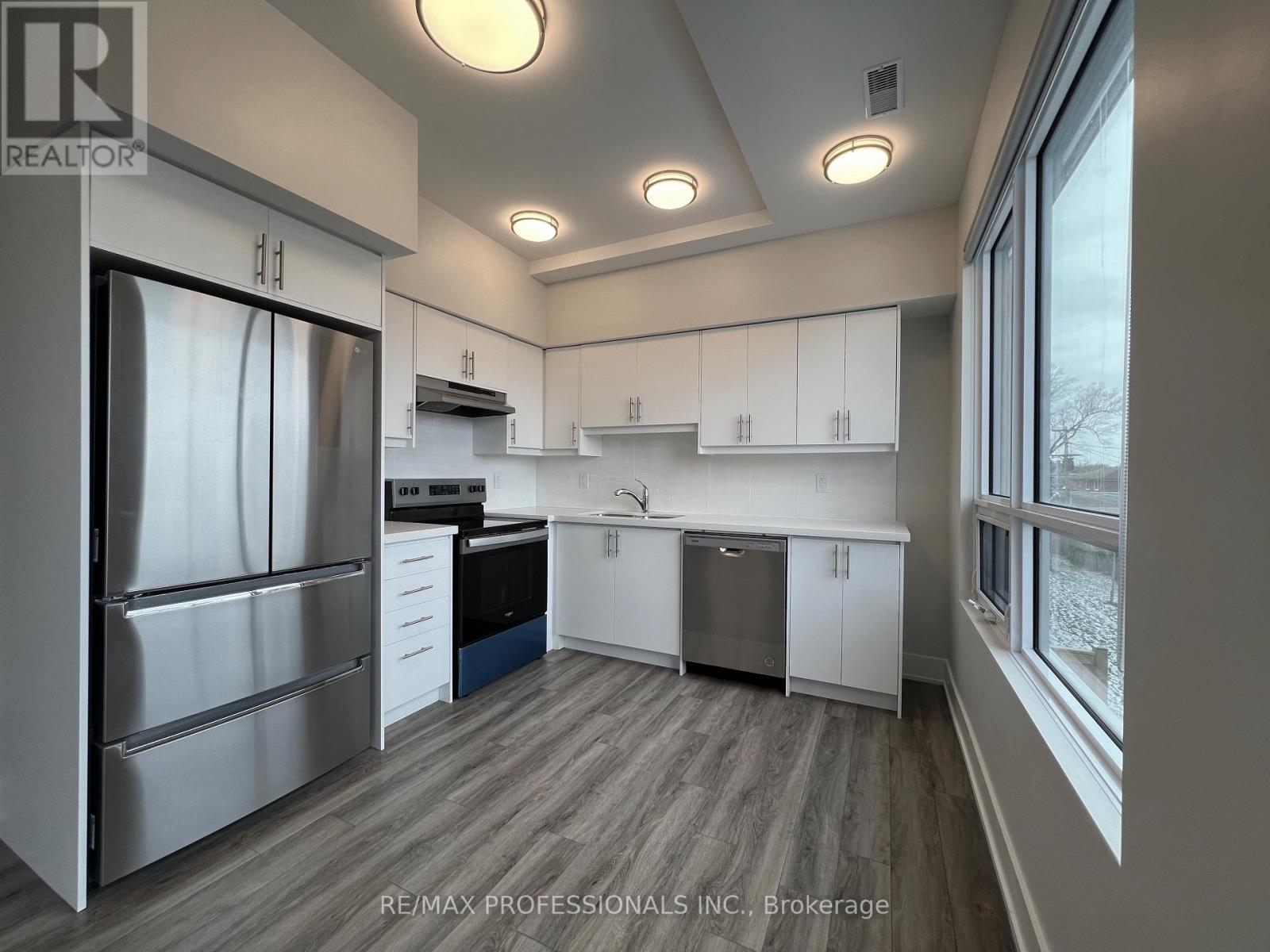 121 - 62 Dixfield Drive, Toronto, Ontario  M9C 3W1 - Photo 6 - W12816828