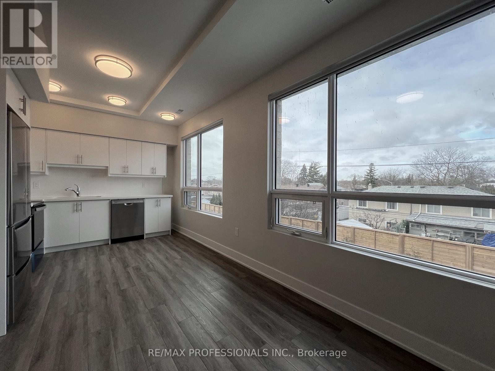 121 - 62 Dixfield Drive, Toronto, Ontario  M9C 3W1 - Photo 8 - W12816828