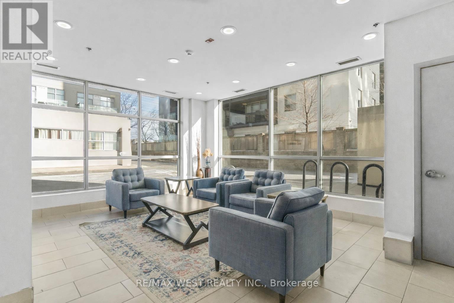 1002 - 2464 Weston Road, Toronto, Ontario  M9N 0A2 - Photo 2 - W12816864