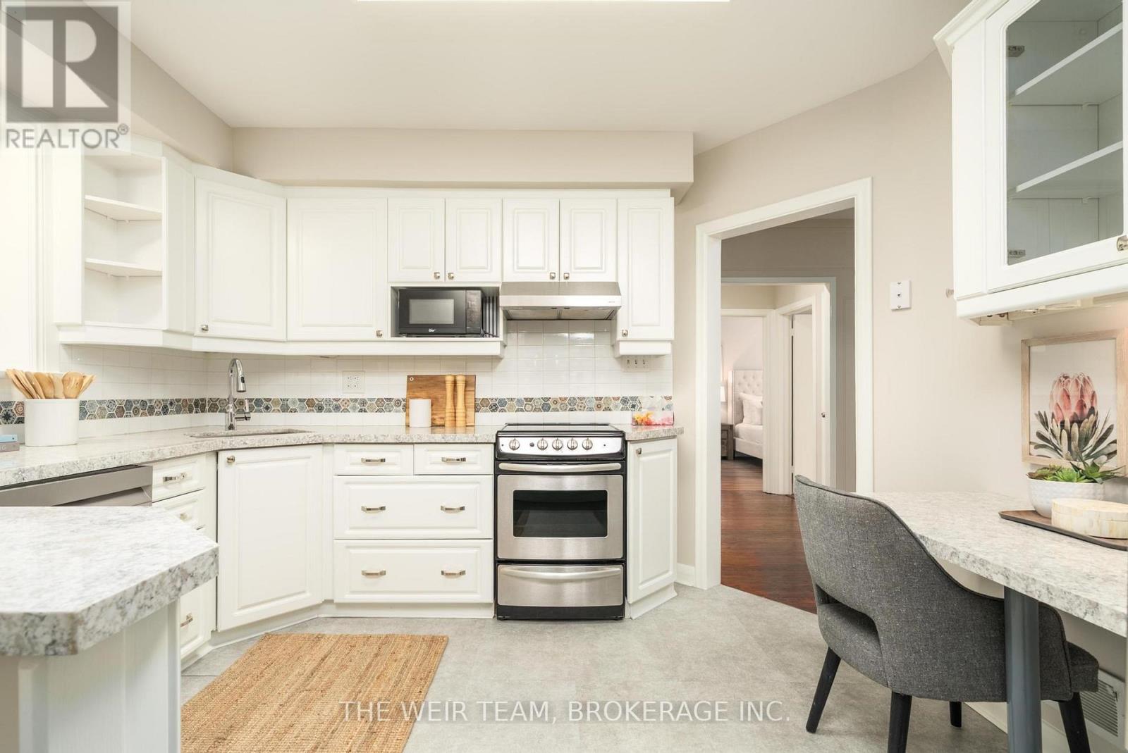 146 Queenslea Avenue, Toronto, Ontario  M9N 2L2 - Photo 11 - W12816878