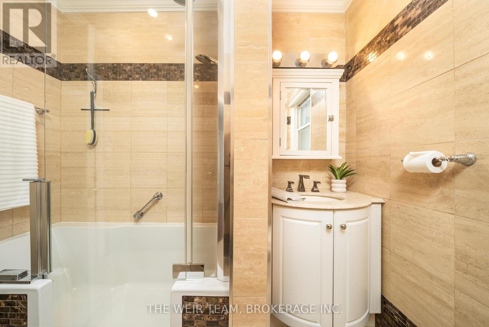 146 Queenslea Avenue, Toronto, Ontario  M9N 2L2 - Photo 20 - W12816878