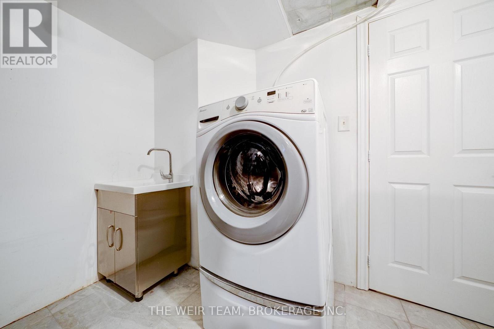 146 Queenslea Avenue, Toronto, Ontario  M9N 2L2 - Photo 32 - W12816878