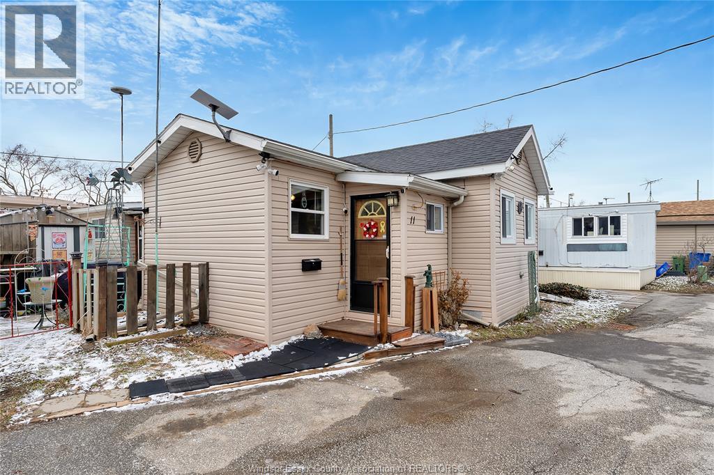11 BONITA, Windsor, Ontario