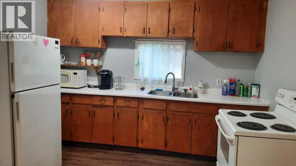 240 2 Avenue, Drumheller, Alberta  T0J 1B0 - Photo 14 - A2278198