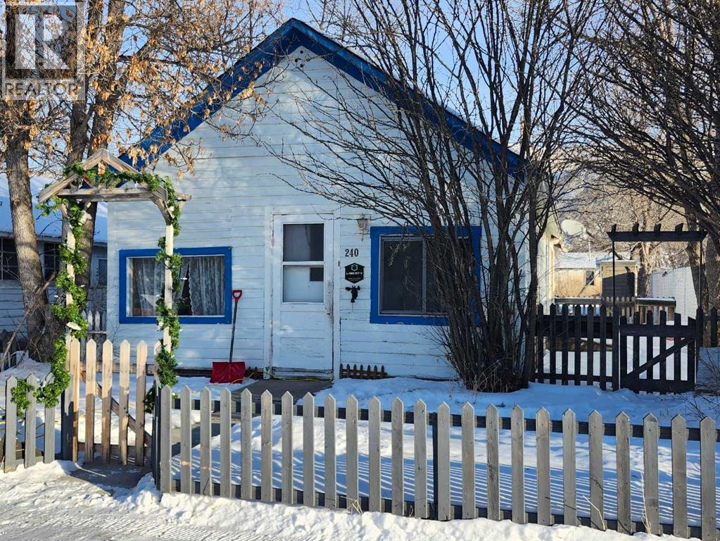 240 2 Avenue, Drumheller, Alberta  T0J 1B0 - Photo 2 - A2278198