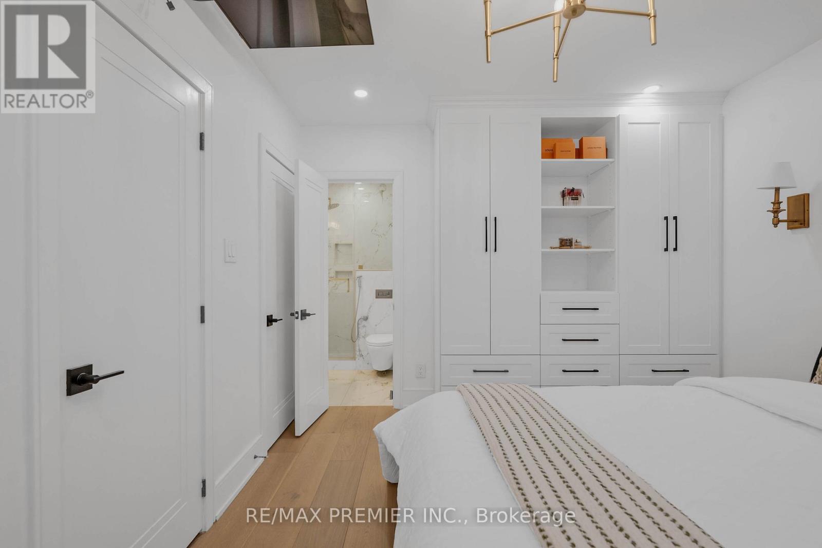 402 St Augustine Drive, Oakville, Ontario  L6K 3K9 - Photo 14 - W12816472