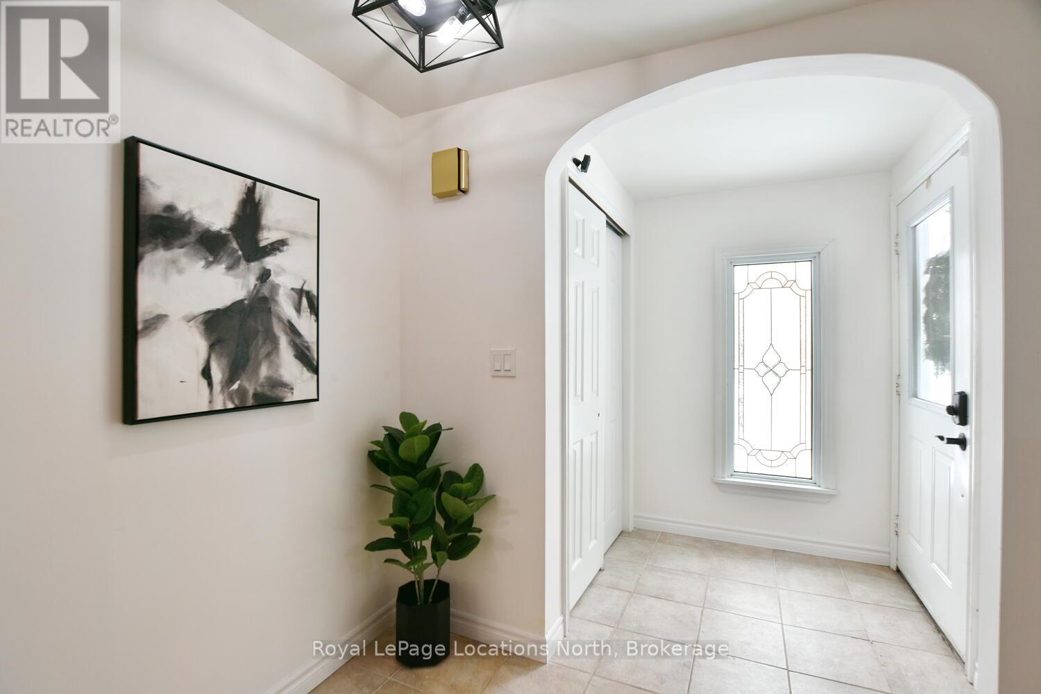 111 Martin Grove, Blue Mountains, Ontario  L9Y 0N5 - Photo 5 - X12816964