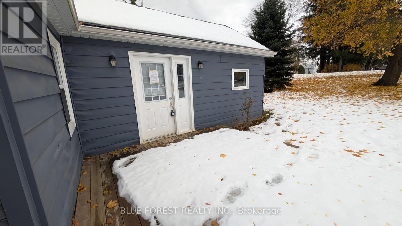 8516 Townsend Line, Lambton Shores, Ontario  N0M 1B0 - Photo 5 - X12816908