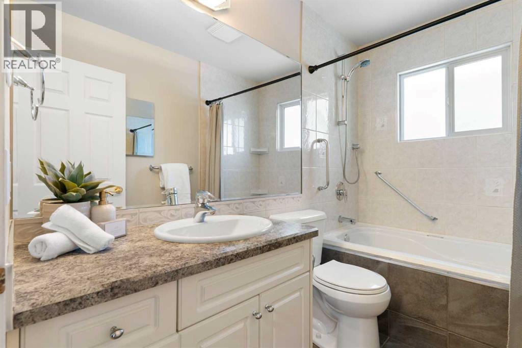 123 Glacier Drive Sw, Calgary, Alberta  T3E 5A3 - Photo 16 - A2288194