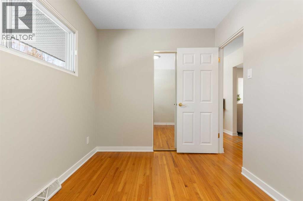 123 Glacier Drive Sw, Calgary, Alberta  T3E 5A3 - Photo 18 - A2288194