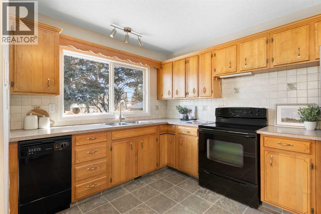 123 Glacier Drive Sw, Calgary, Alberta  T3E 5A3 - Photo 8 - A2288194