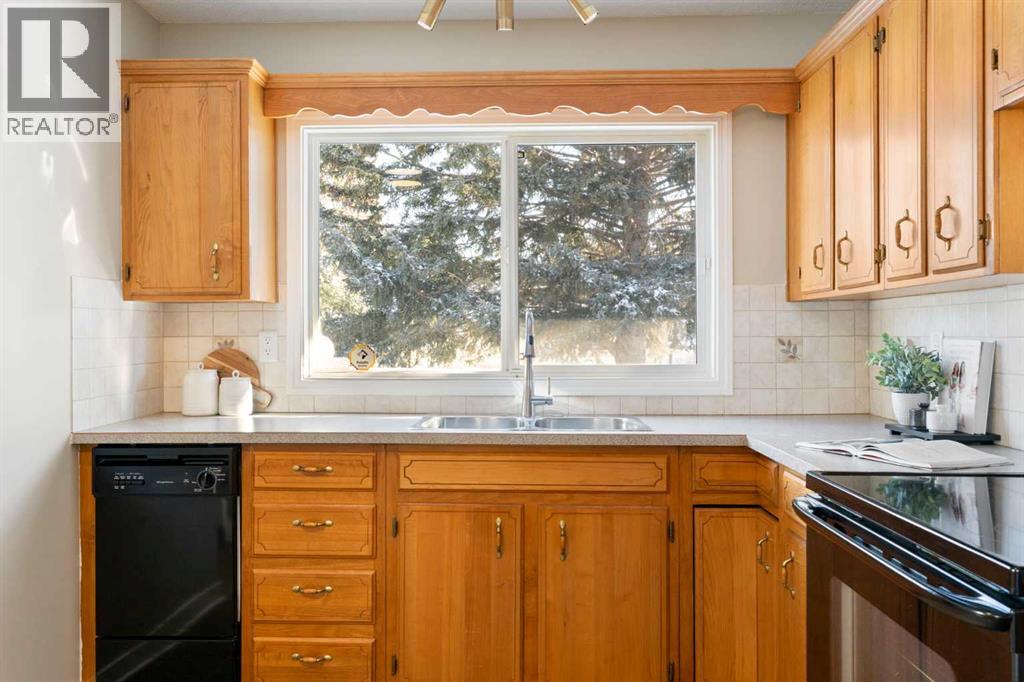 123 Glacier Drive Sw, Calgary, Alberta  T3E 5A3 - Photo 9 - A2288194