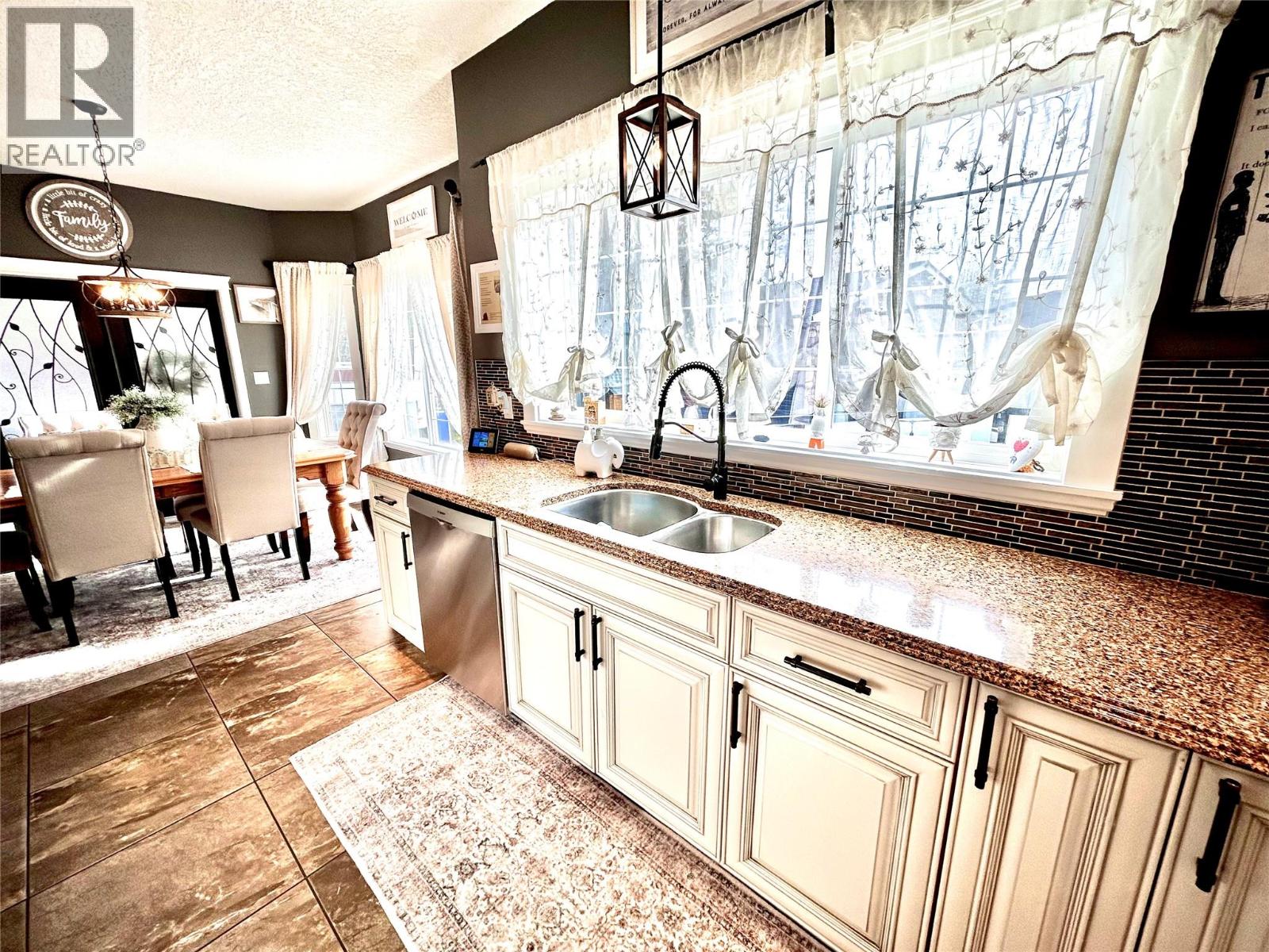 276 Wapiti Crescent, Tumbler Ridge, British Columbia  V0C 2W0 - Photo 8 - 10366985