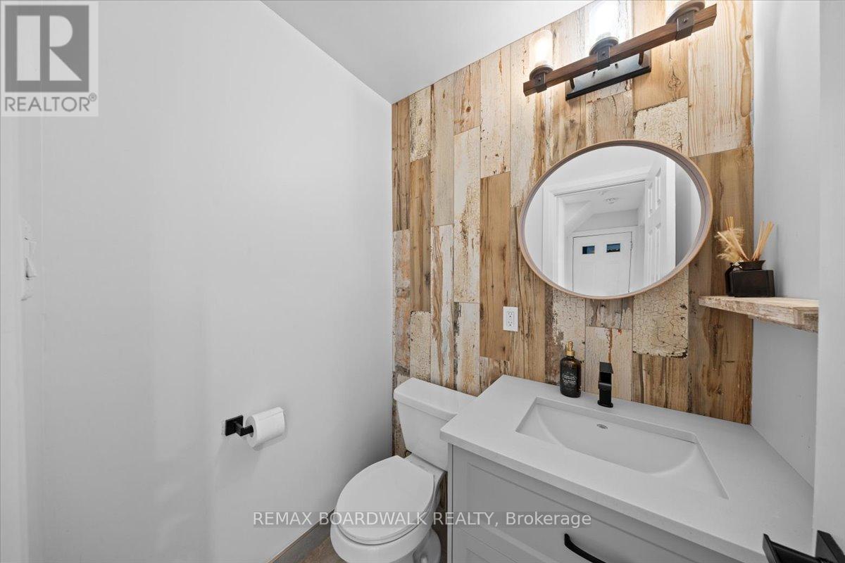 7 Gagnon Court, Ottawa, Ontario  K2K 1A7 - Photo 4 - X12816896