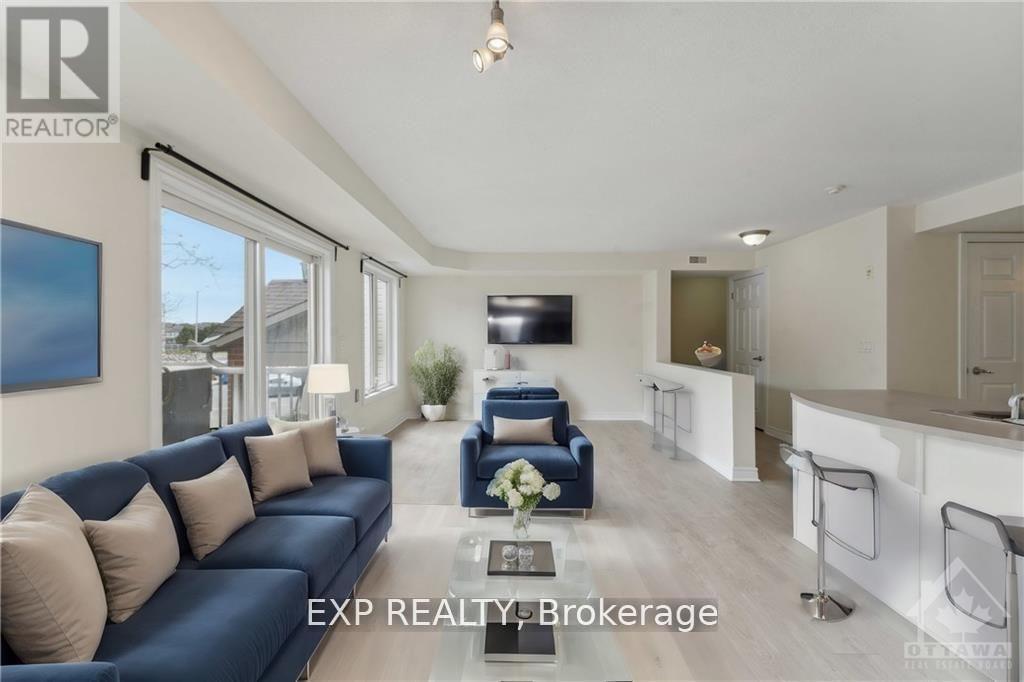 3 - 305 Cresthaven Drive, Ottawa, Ontario  K2G 4R5 - Photo 3 - X12816914