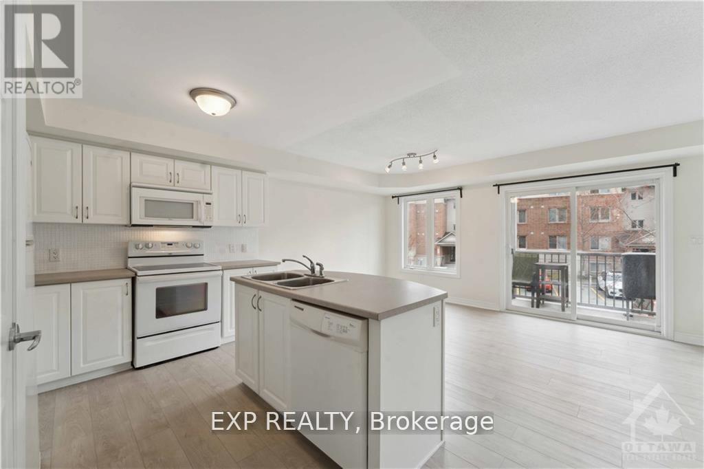 3 - 305 Cresthaven Drive, Ottawa, Ontario  K2G 4R5 - Photo 6 - X12816914