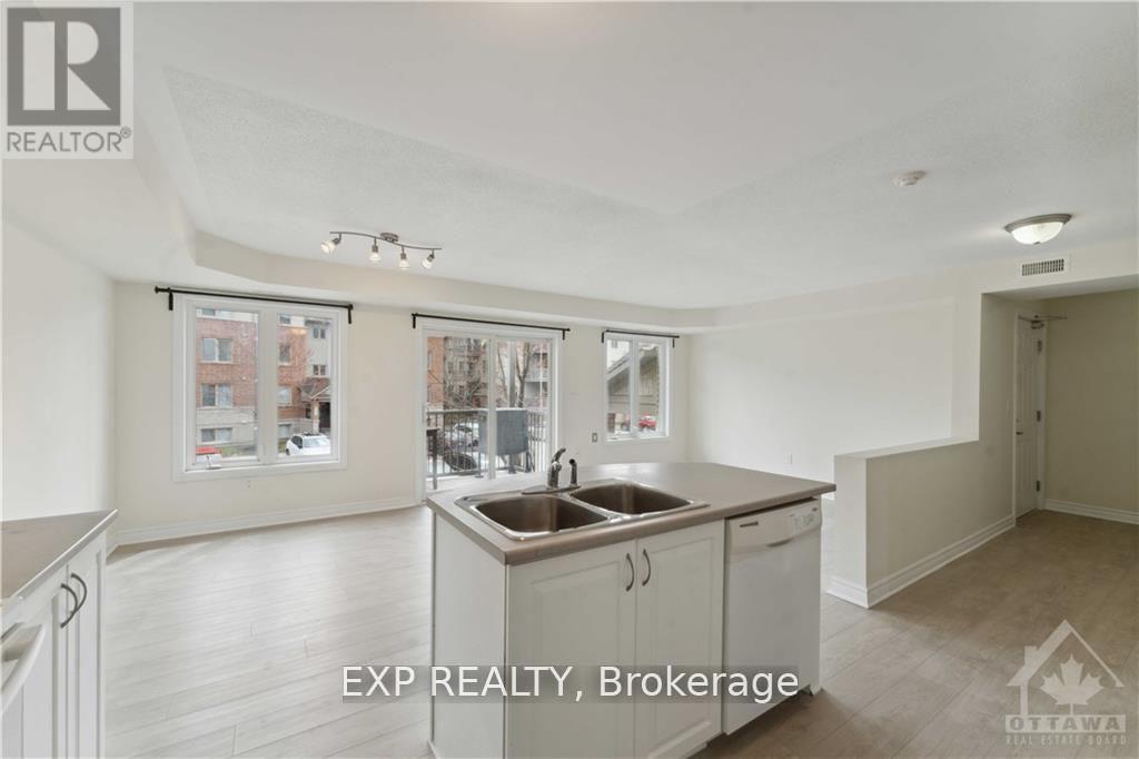 3 - 305 Cresthaven Drive, Ottawa, Ontario  K2G 4R5 - Photo 7 - X12816914