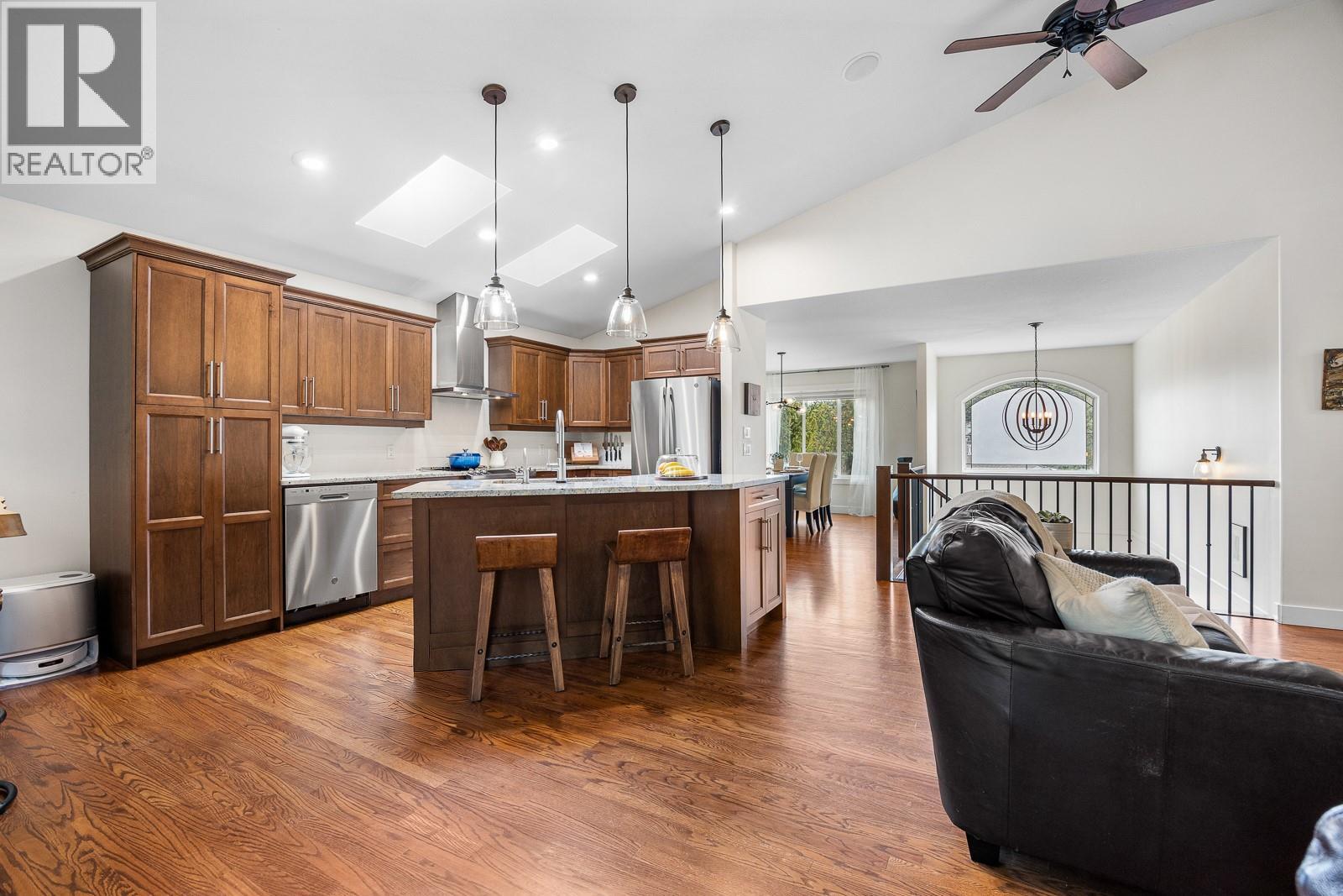 328 Woodpark Crescent, Kelowna, British Columbia  V1V 2L4 - Photo 2 - 10374954