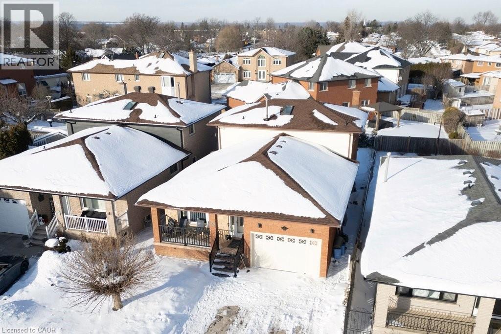 42 Lasila Court, Hamilton, Ontario  L9C 7B6 - Photo 4 - 40807285