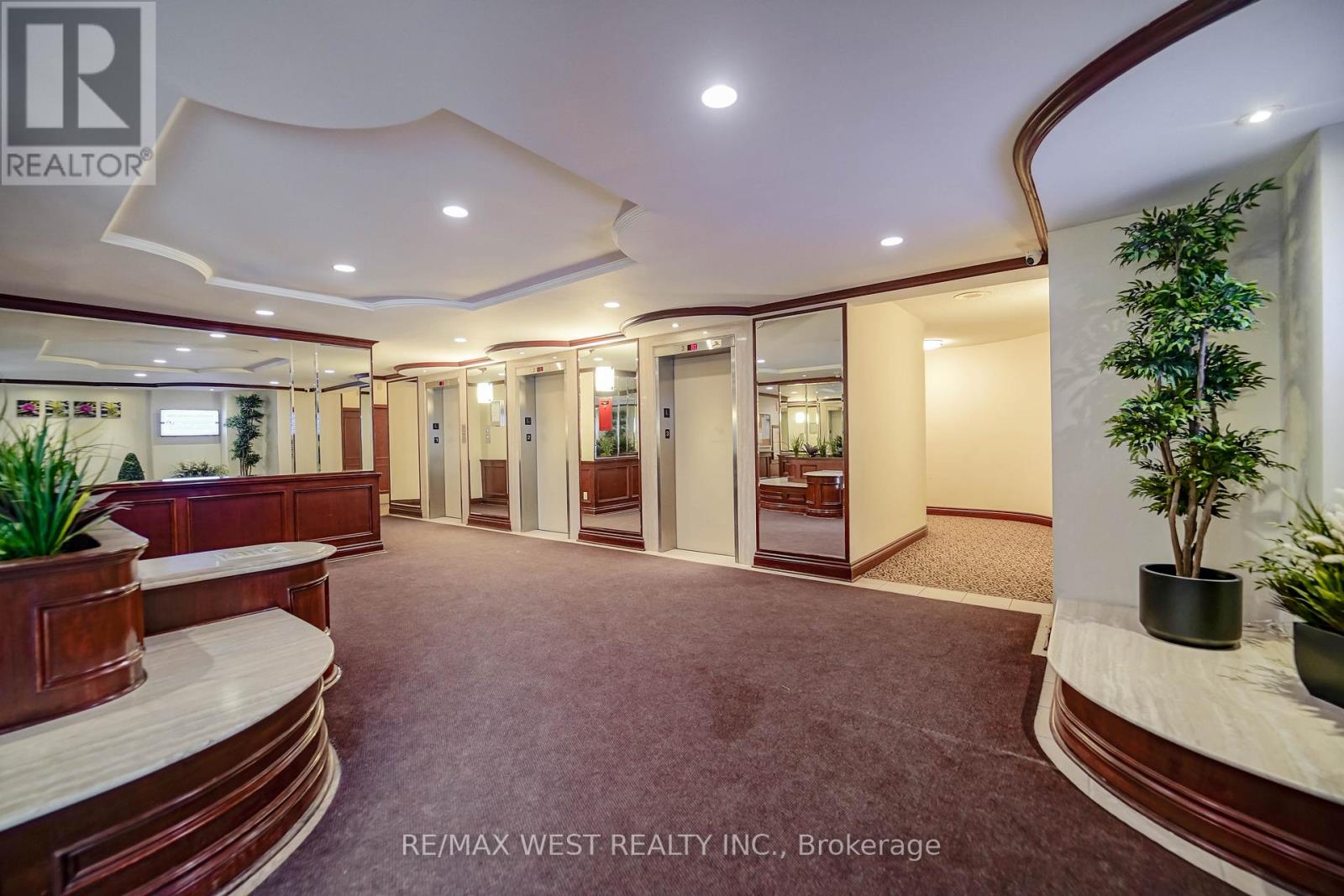 909 - 10 Muirhead Road, Toronto, Ontario  M2J 4P9 - Photo 2 - C12816926