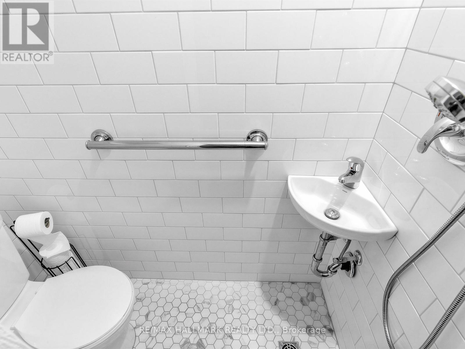 102 Caithness Avenue, Toronto, Ontario  M4J 3Y1 - Photo 13 - E12816966