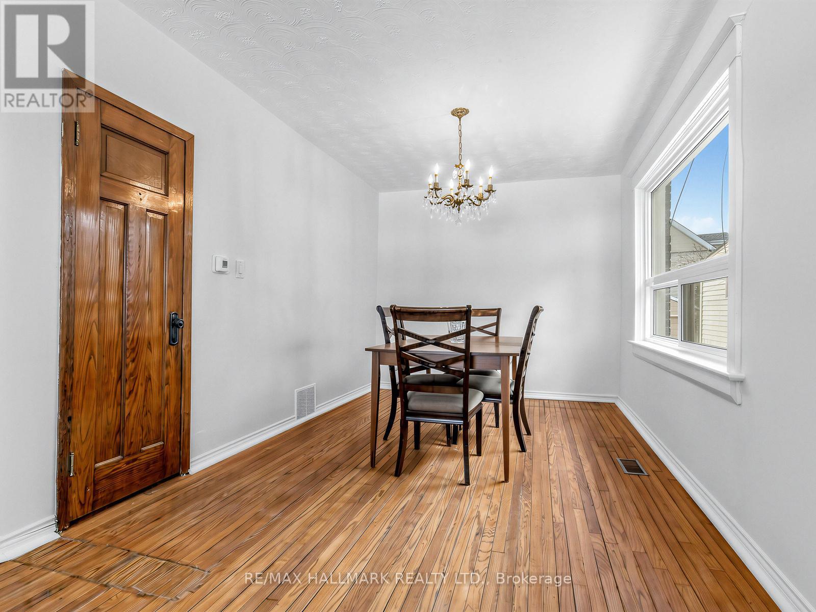 102 Caithness Avenue, Toronto, Ontario  M4J 3Y1 - Photo 6 - E12816966