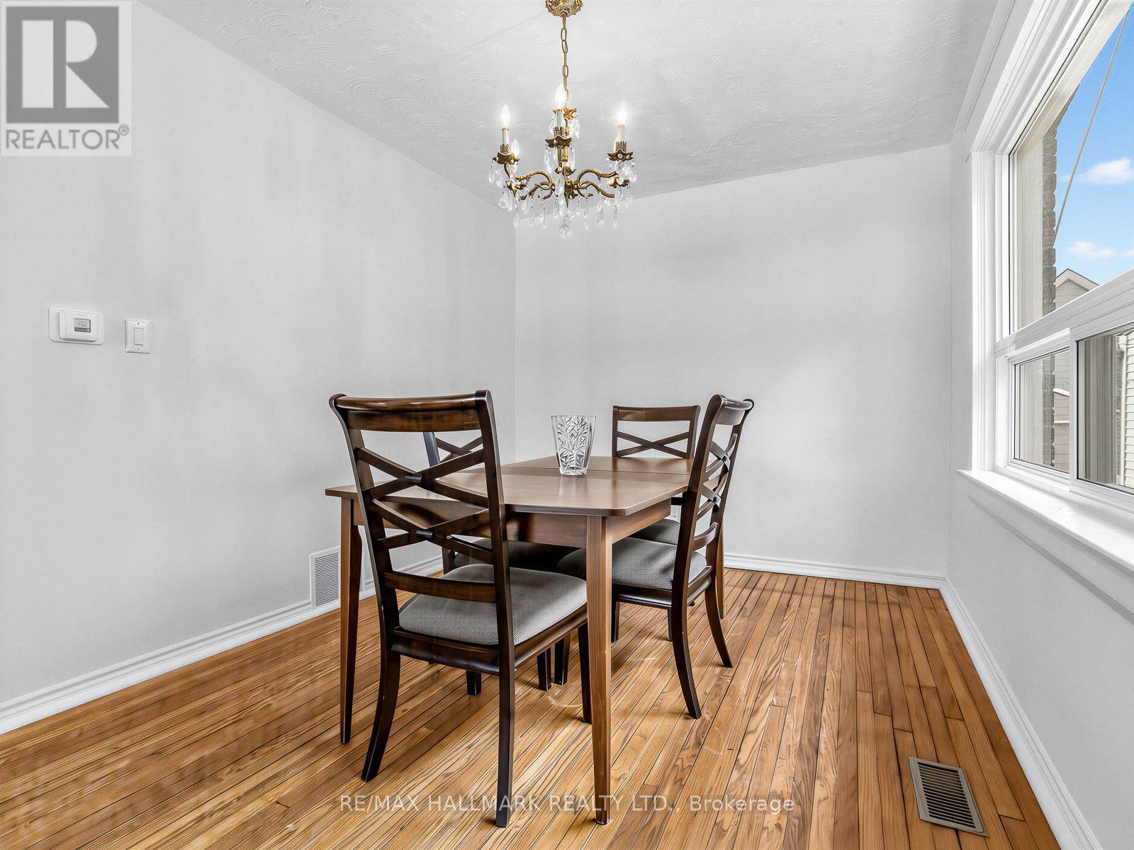 102 Caithness Avenue, Toronto, Ontario  M4J 3Y1 - Photo 8 - E12816966