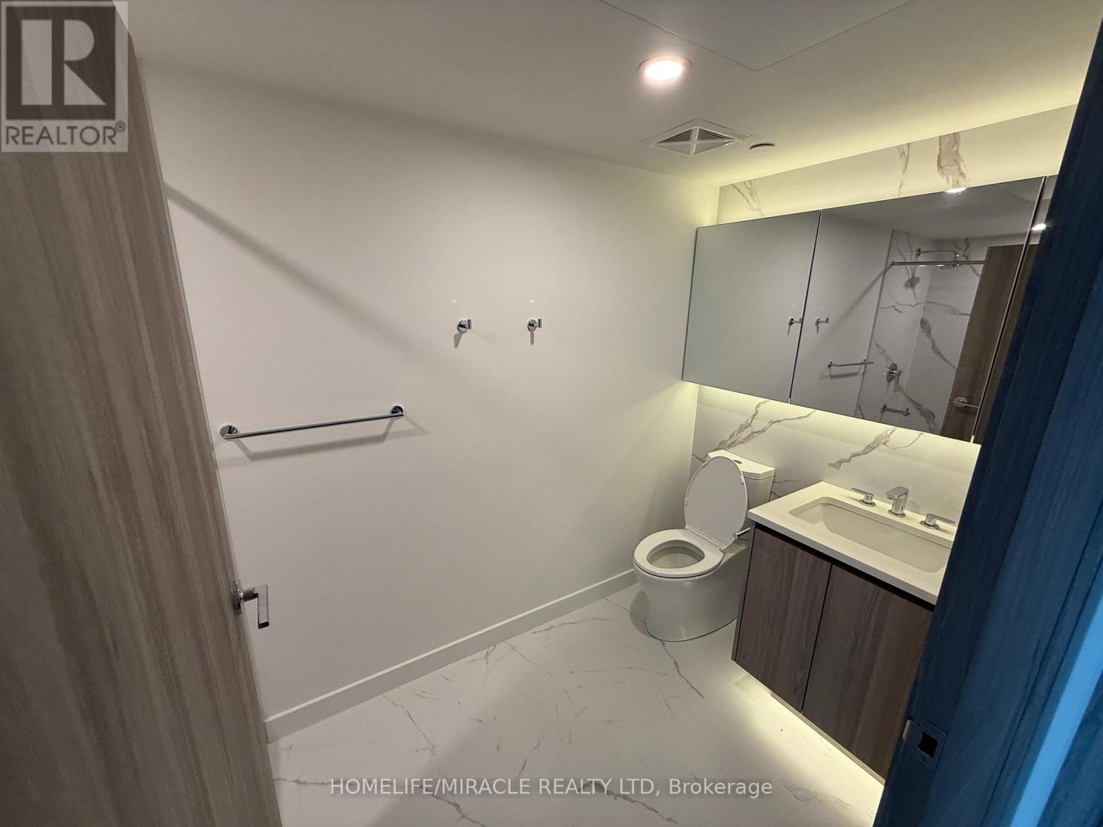 6508 - 1 Concord Cityplace Way, Toronto, Ontario  M5V 0X3 - Photo 6 - C12794454