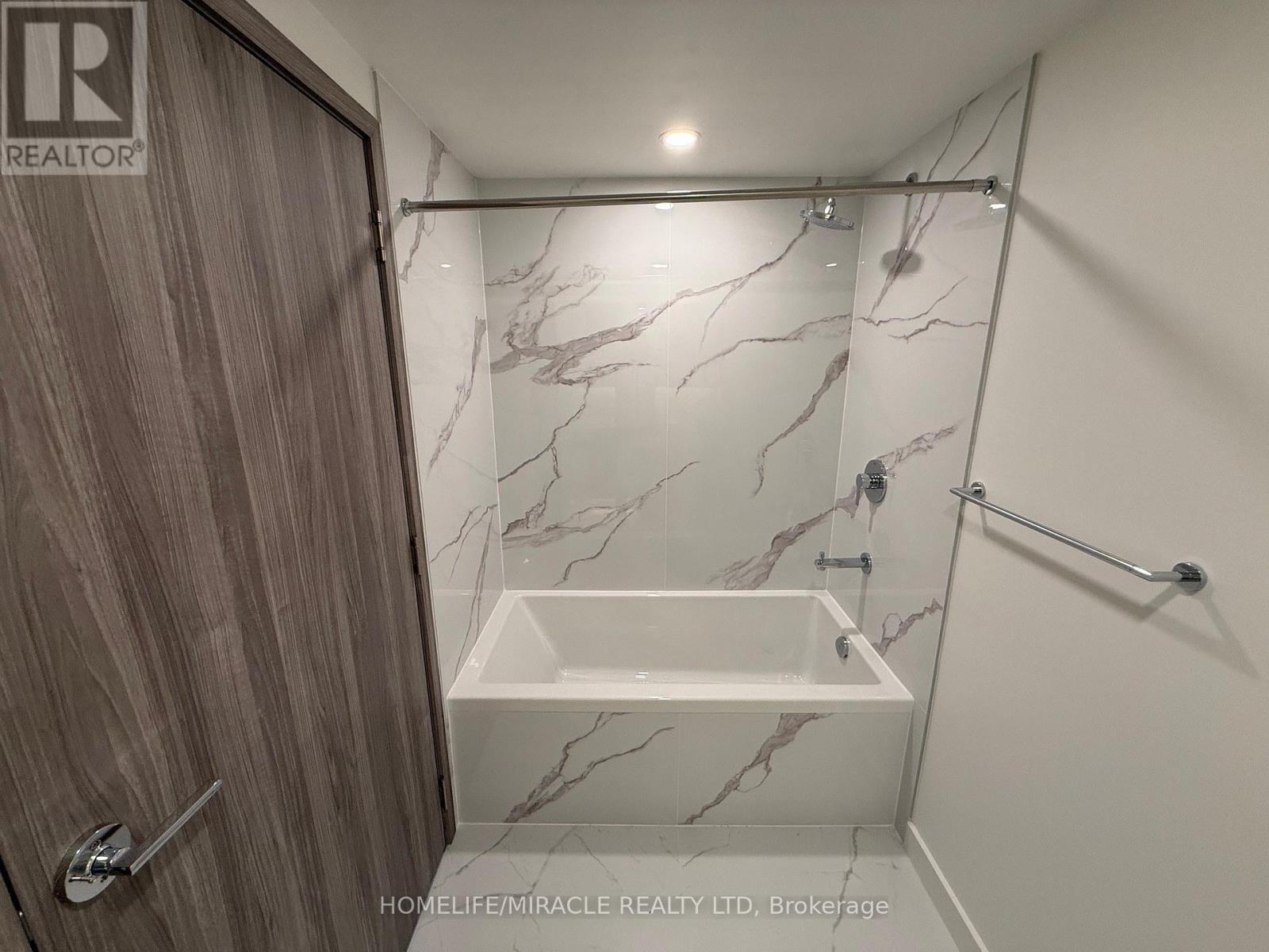 6508 - 1 Concord Cityplace Way, Toronto, Ontario  M5V 0X3 - Photo 7 - C12794454