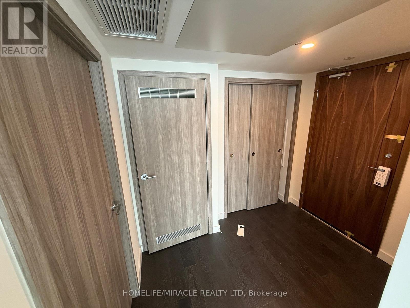 6508 - 1 Concord Cityplace Way, Toronto, Ontario  M5V 0X3 - Photo 9 - C12794454