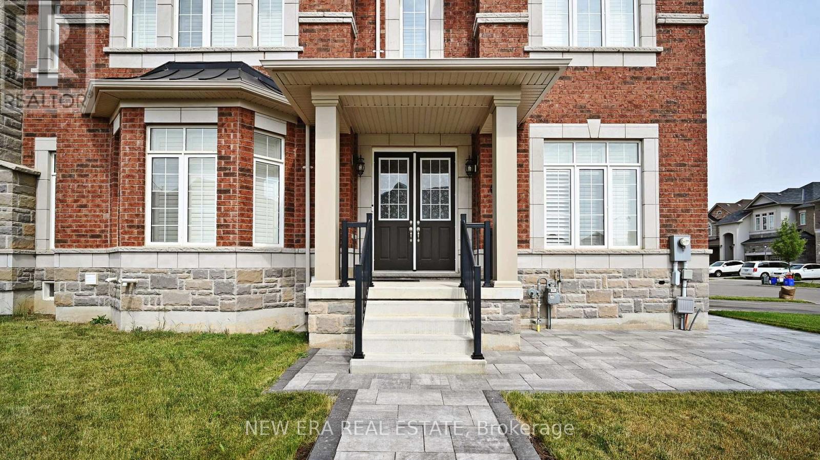 77 Wildflower Lane, Halton Hills, Ontario  L7G 0A5 - Photo 3 - W12816924