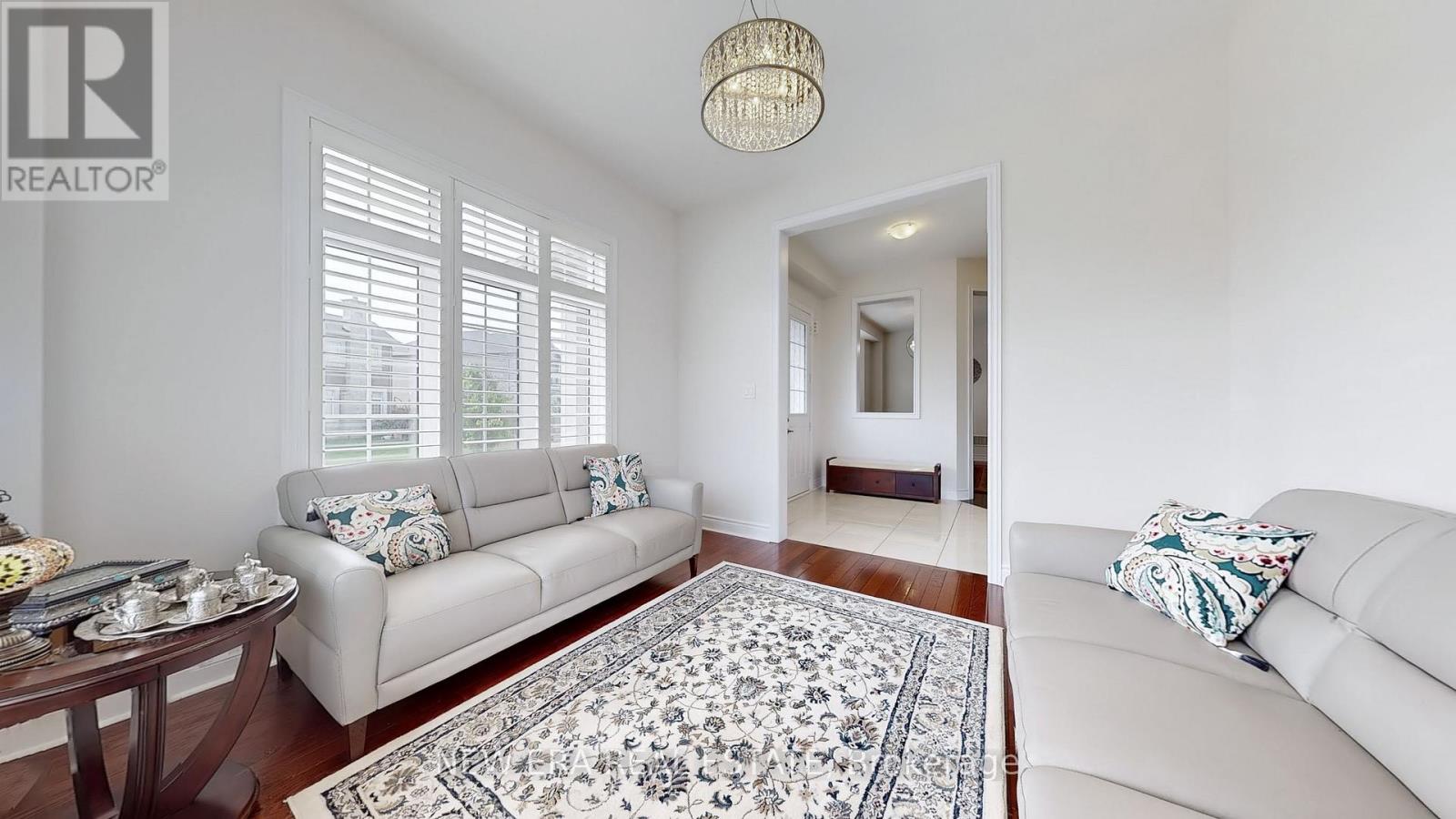 77 Wildflower Lane, Halton Hills, Ontario  L7G 0A5 - Photo 7 - W12816924