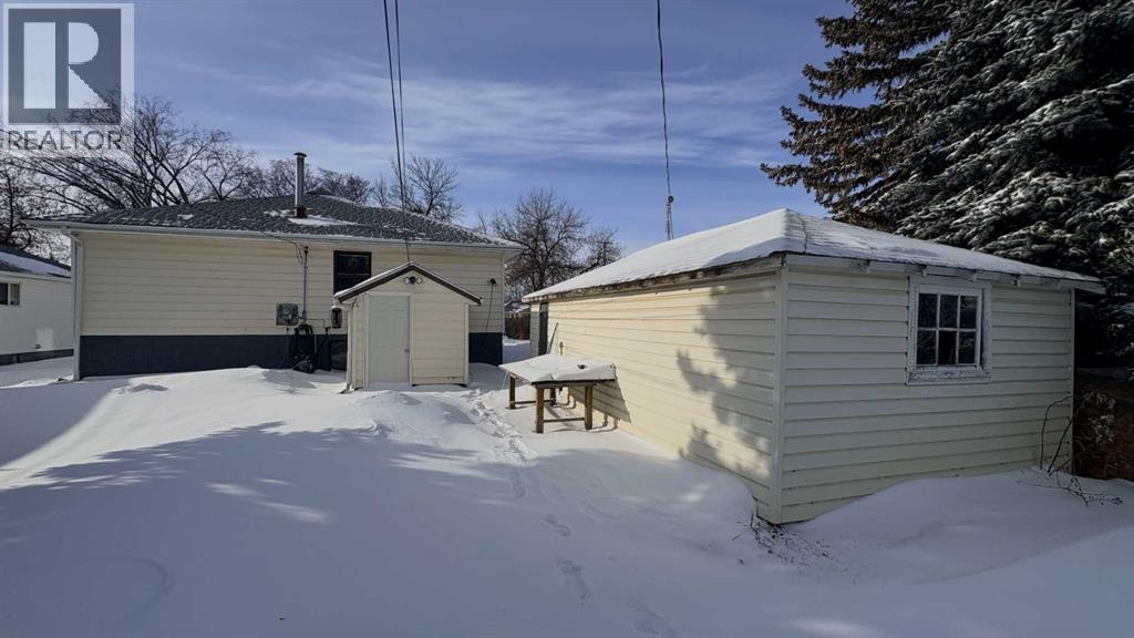 1106 2 Avenue, Wainwright, Alberta  T9W 1K7 - Photo 3 - A2287269