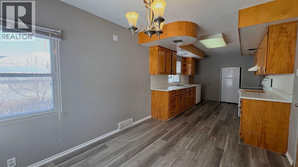 1106 2 Avenue, Wainwright, Alberta  T9W 1K7 - Photo 5 - A2287269