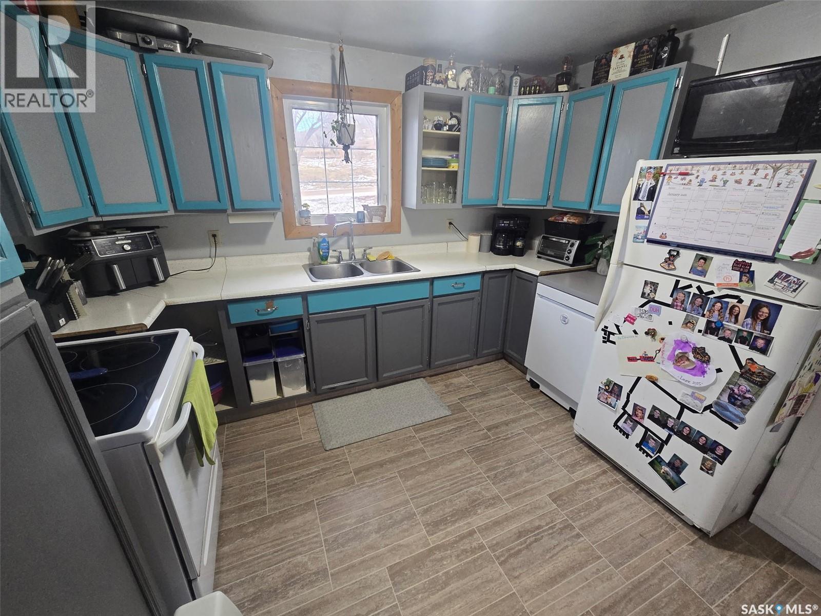 2014 1st Street N, Rockglen, Saskatchewan  S0H 3R0 - Photo 4 - SK028558